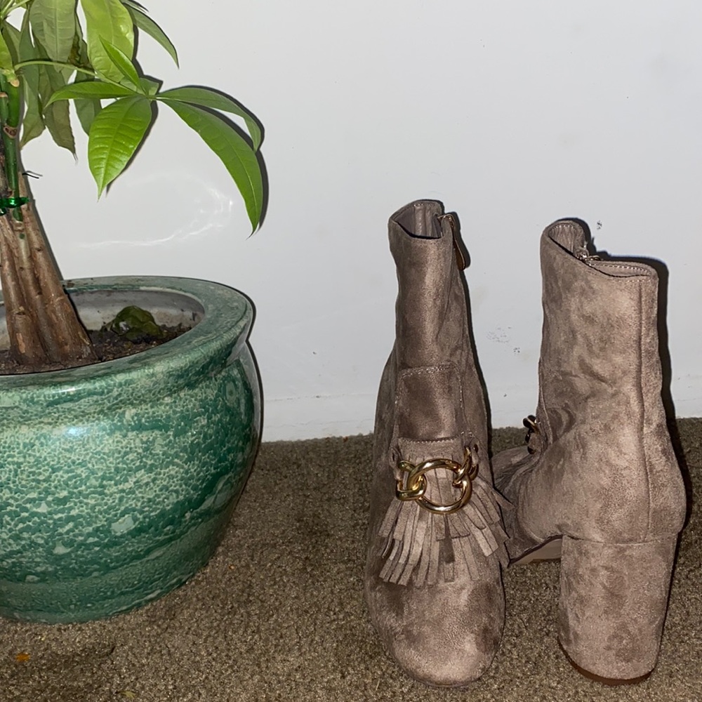X2B suede booties